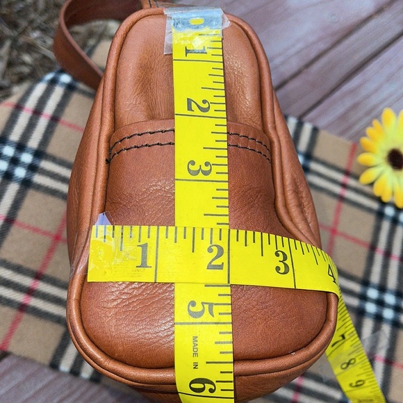 🌺 ARTISAN; British Tan Leather Handmade Timeless Shoulder Bag; 3” x 7” x 11!” - Picture 7 of 12